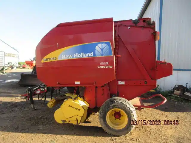 Photo de la Galerie 2 pour New Holland BR7060 Presse à Balle Ronde