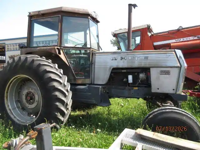 Photo de la Galerie 2 pour 1976 White 2-105 Tracteur