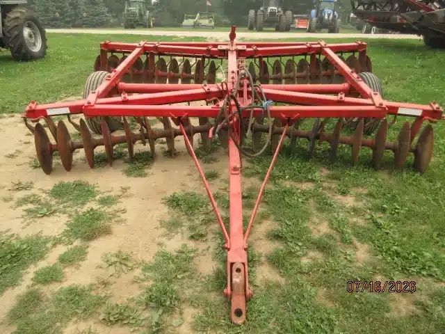 Photo de la Galerie 1 pour Massey Ferguson 520 Disque