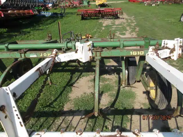 Gallery image 2 for John Deere 1610 Chisel Plow