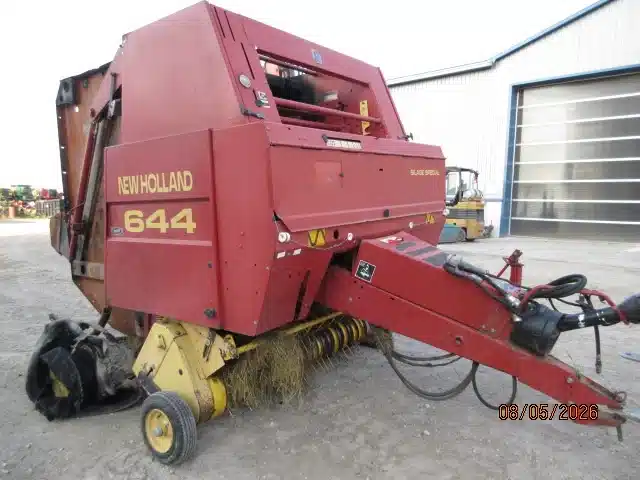 Photo de la Galerie 2 pour New Holland 644 Presse à Balle Ronde