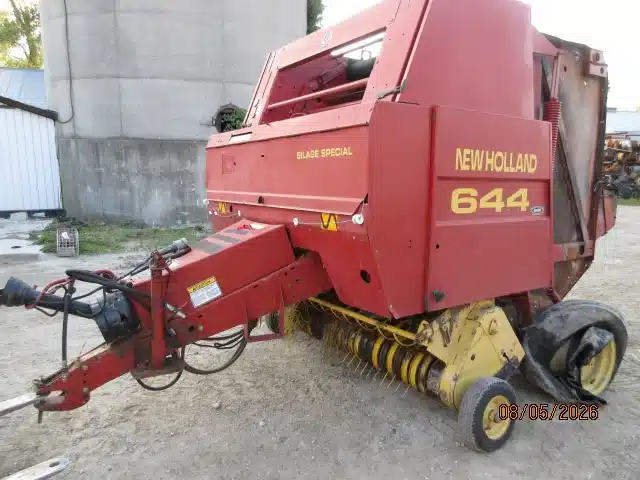 Photo de la Galerie 1 pour New Holland 644 Presse à Balle Ronde