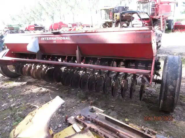 Gallery image 2 for International Harvester 510 Drill