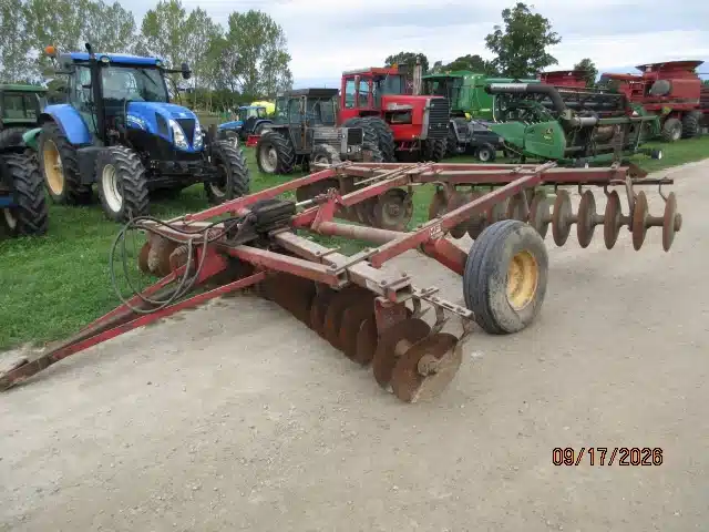 Photo de la Galerie 1 pour Massey Ferguson 520 Disque