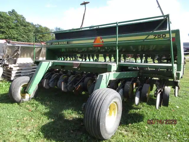 Gallery image 2 for John Deere 750 Drill