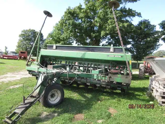 Gallery image 1 for John Deere 750 Drill