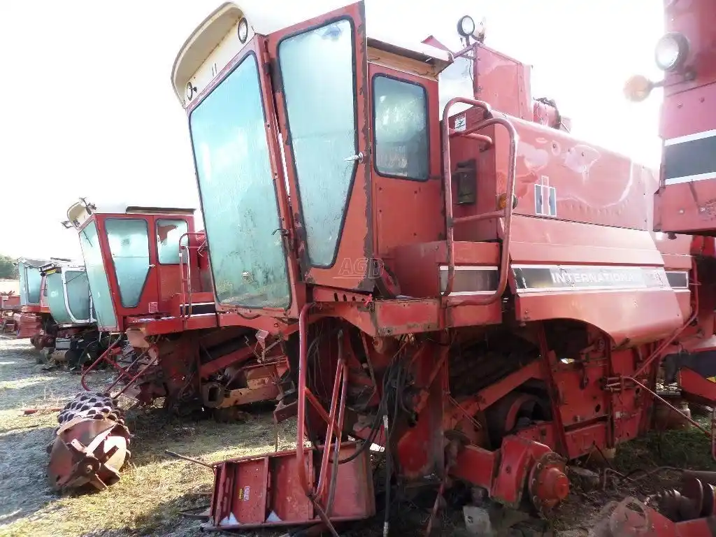Gallery image 1 for Used International Harvester 1480 Combine