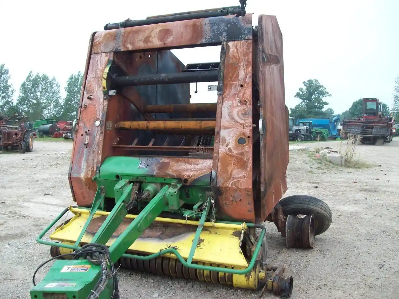 Gallery image 1 for Used John Deere 582 Round Baler