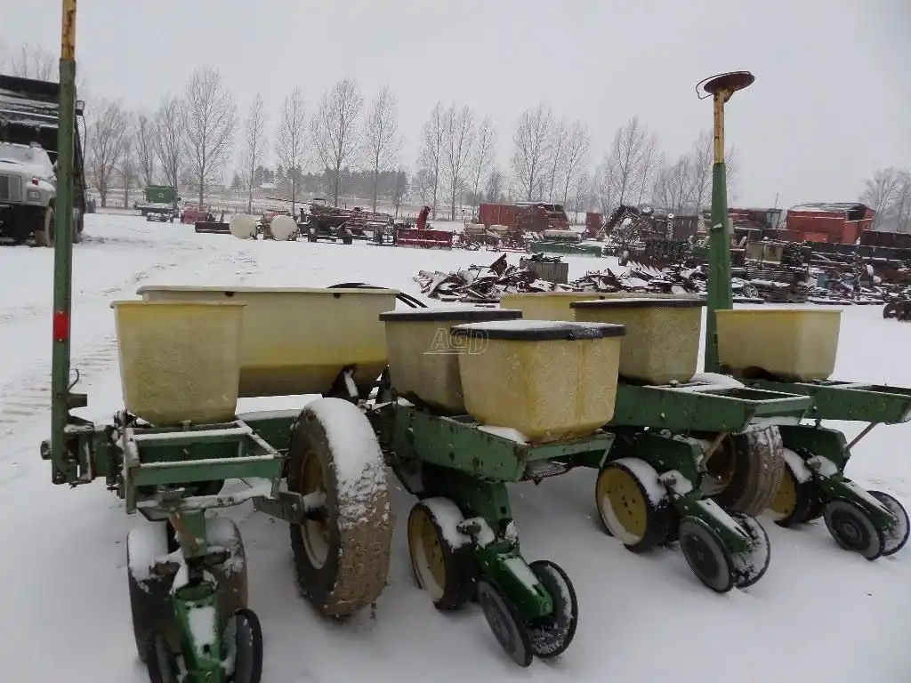 Gallery image 2 for Used John Deere 7000 Planter