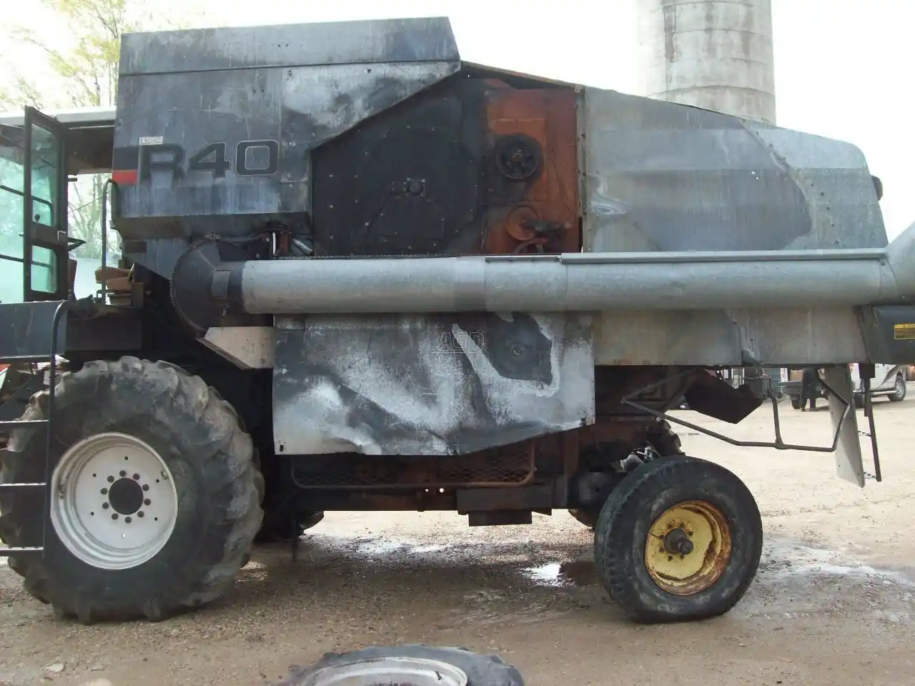 Gallery image 2 for Used 1989 Gleaner R40 Combine