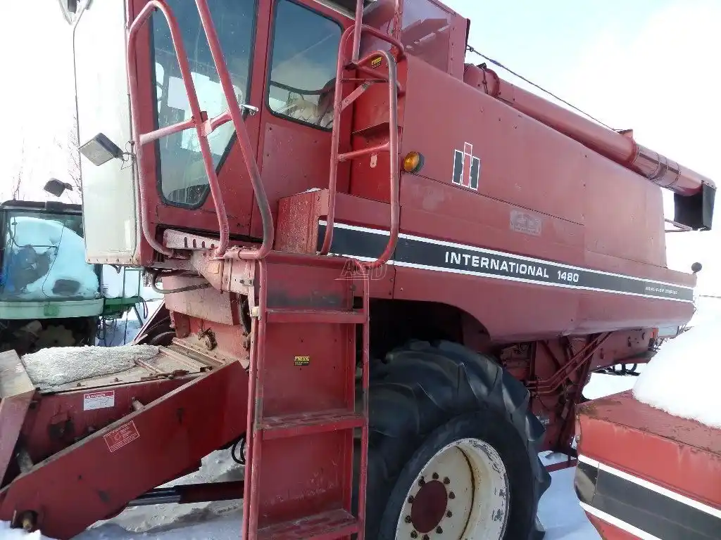 Gallery image 2 for Used International Harvester 1480 Combine