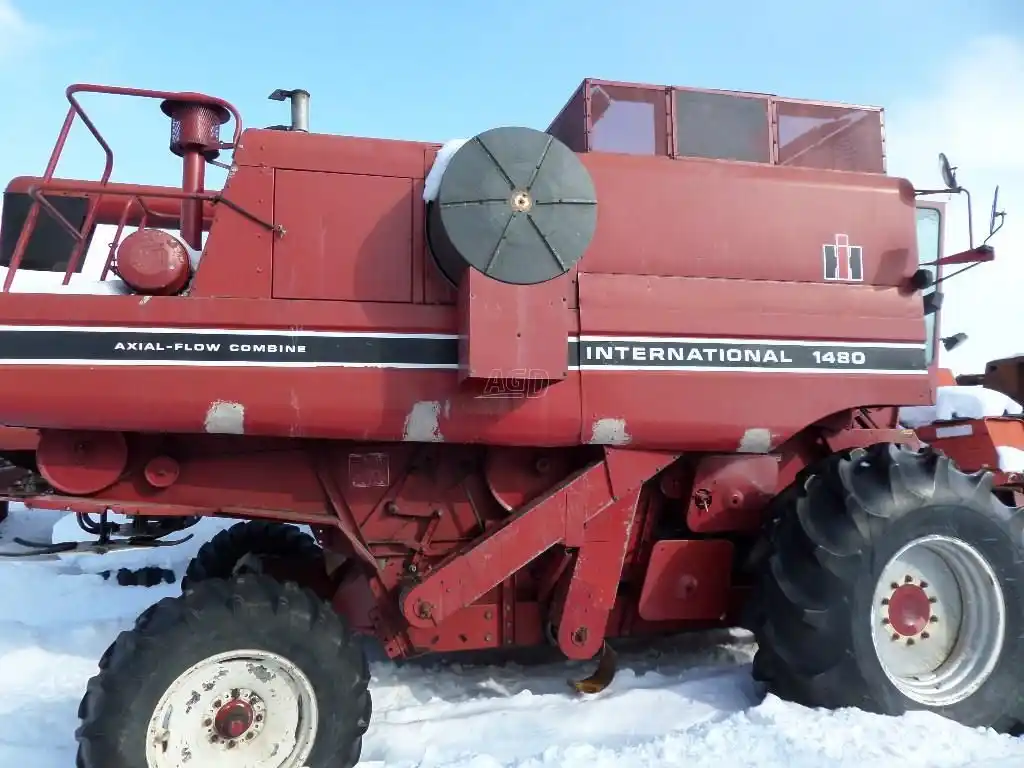 Gallery image 1 for Used International Harvester 1480 Combine