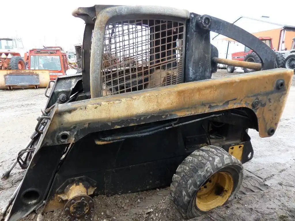 Gallery image 2 for Used 2005 John Deere 325 Skid Steer
