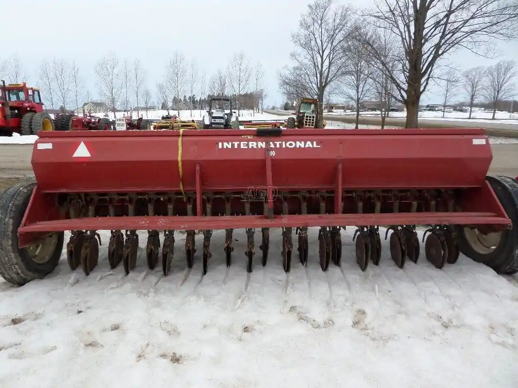 Gallery image 2 for Used International Harvester 510 Drill