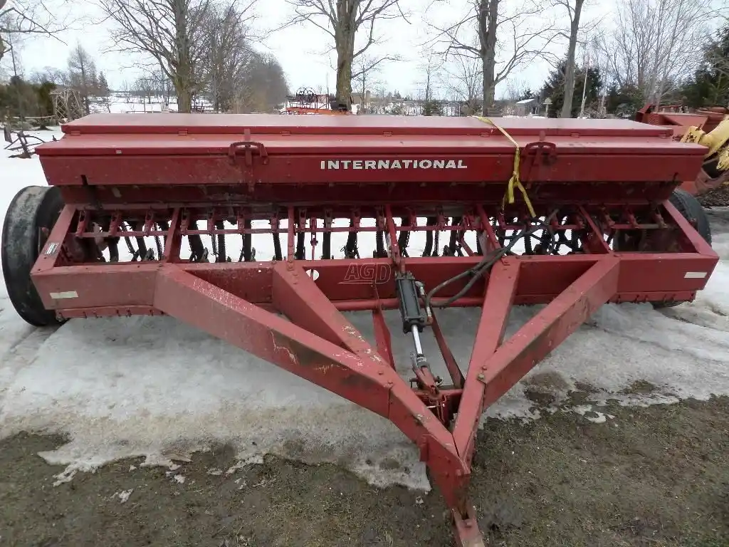 Gallery image 1 for Used International Harvester 510 Drill