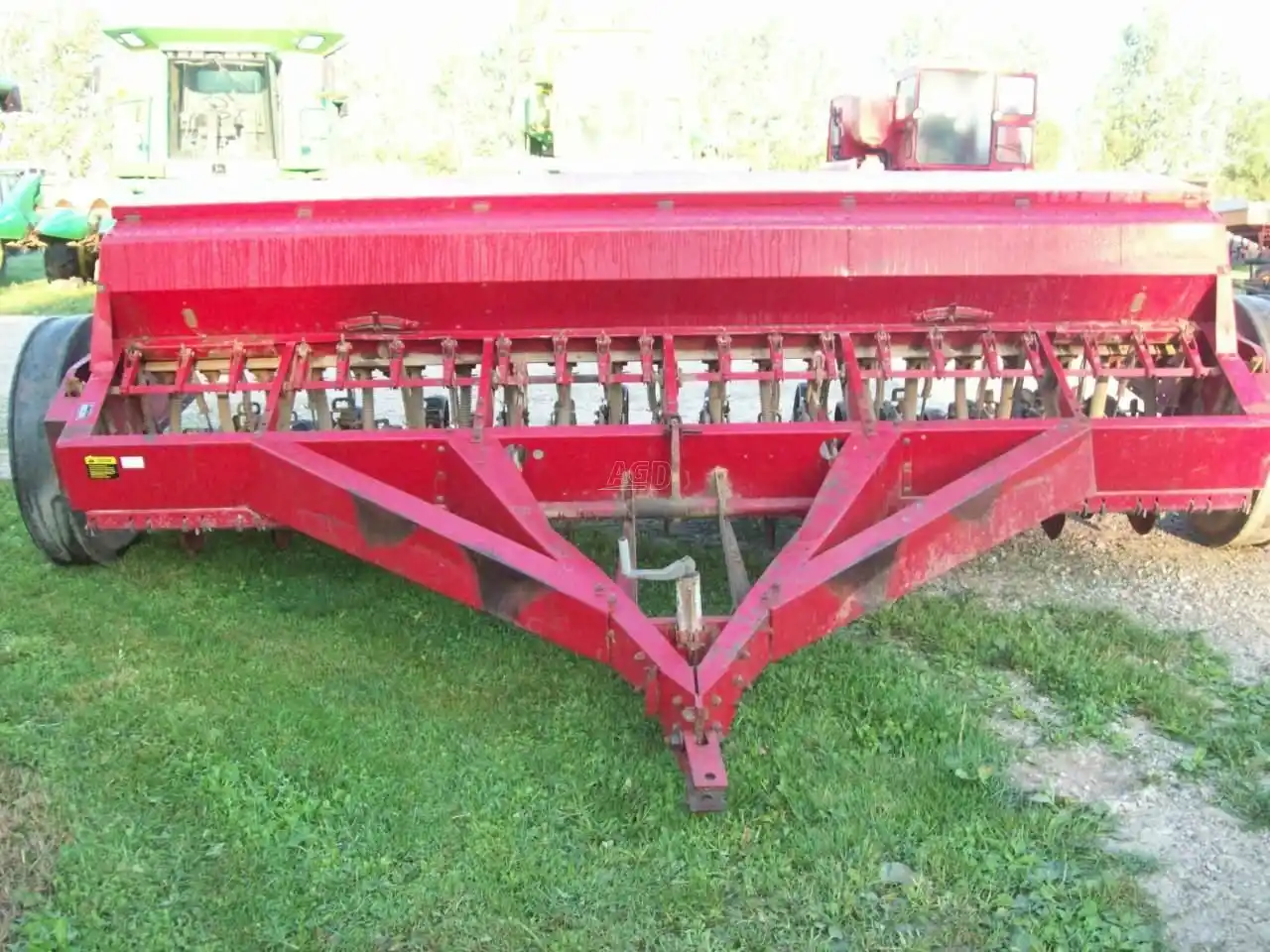 Gallery image 1 for Used International Harvester 5100 Drill