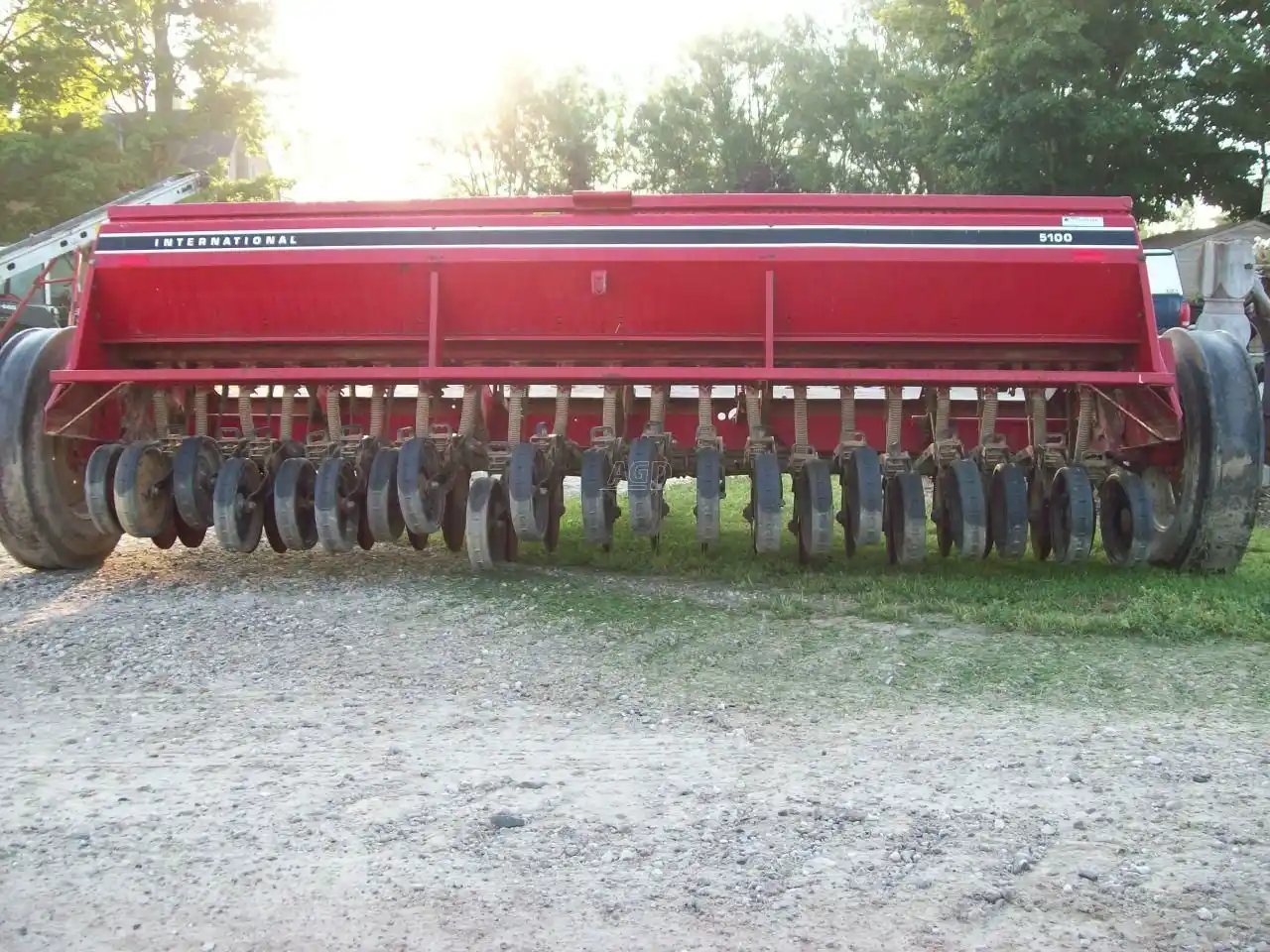 Gallery image 2 for Used International Harvester 5100 Drill