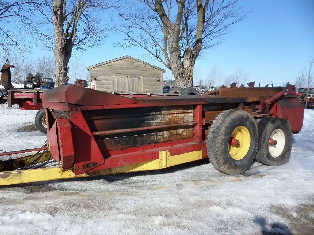 Gallery image 1 for Used New Holland 791 Manure Spreader