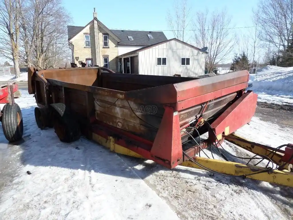 Gallery image 2 for Used New Holland 791 Manure Spreader