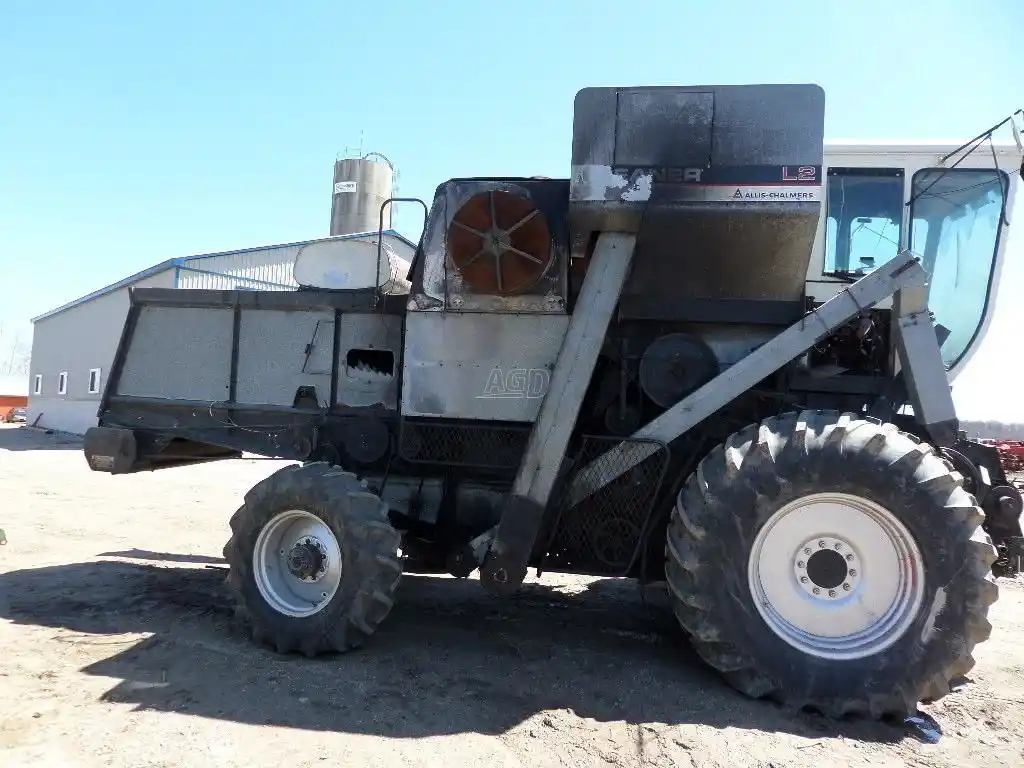 Gallery image 2 for Used Gleaner L2 Combine