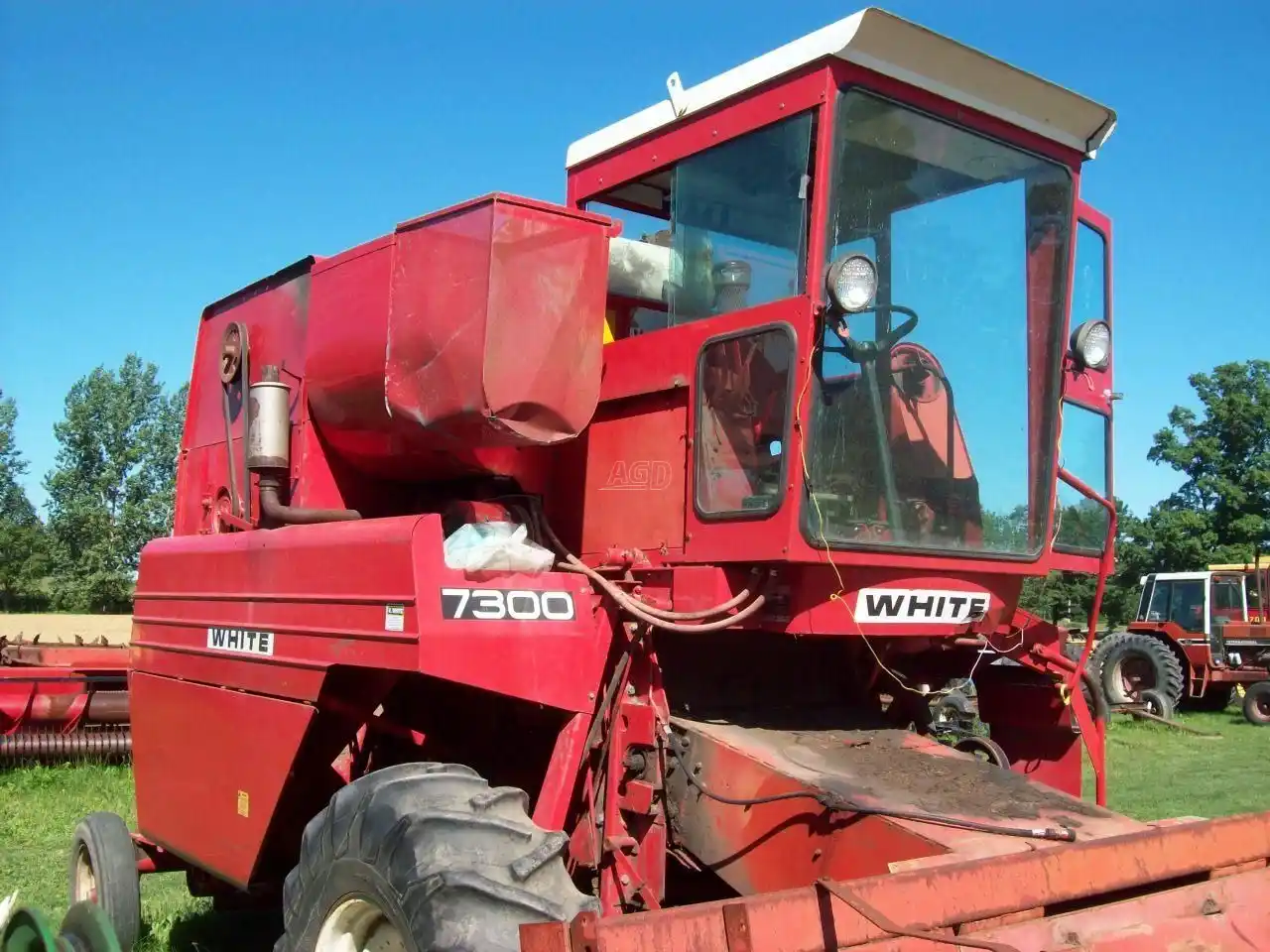 Gallery image 2 for Used White 7300 Combine