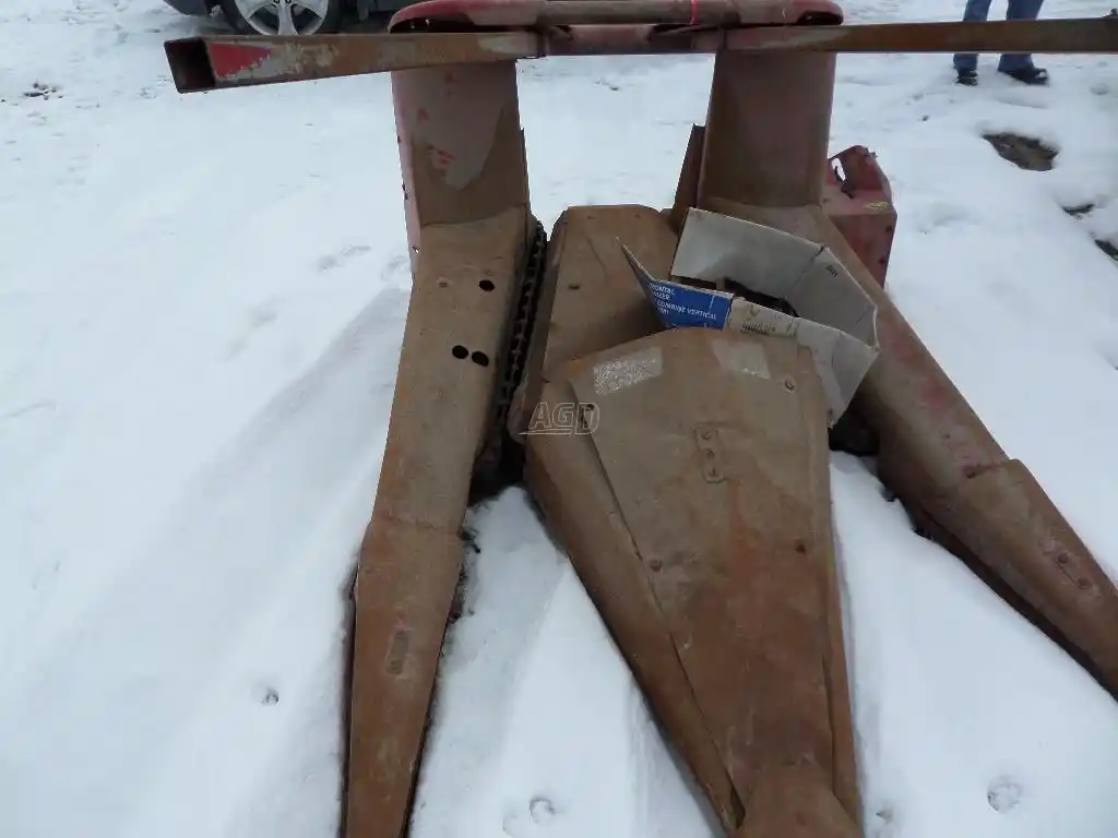 Gallery image 2 for Used International Harvester 834 Header - Row Crop