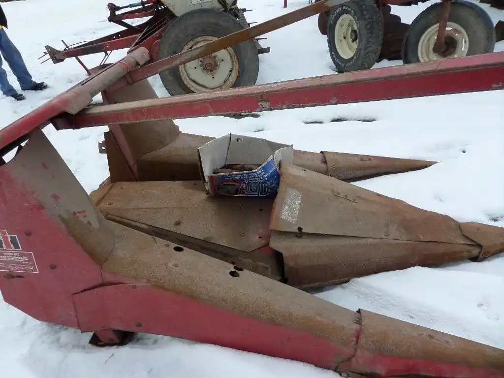 Gallery image 1 for Used International Harvester 834 Header - Row Crop