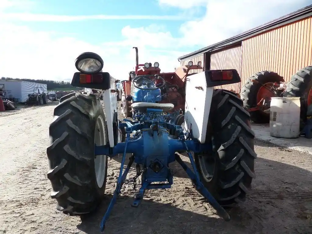 Gallery image 2 for Used Ford 801 Tractor