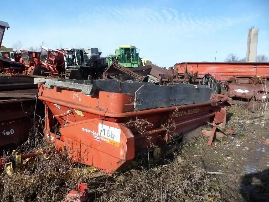 Gallery image 1 for Used New Holland 519 Manure Spreader
