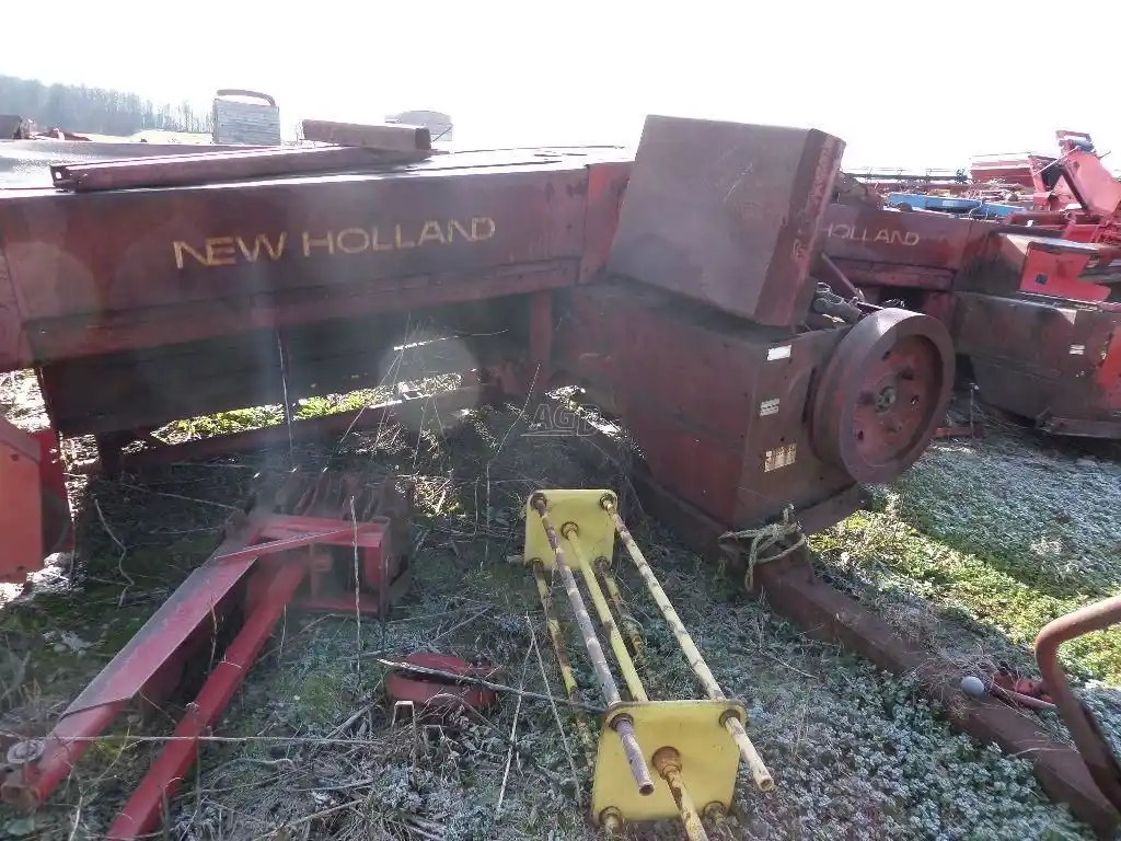 Gallery image 1 for Used New Holland 320 Square Baler - Small