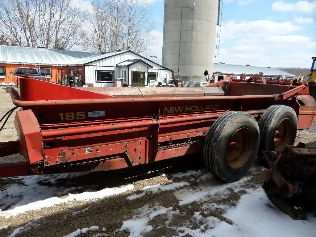 Gallery image 2 for Used New Holland 185 Manure Spreader