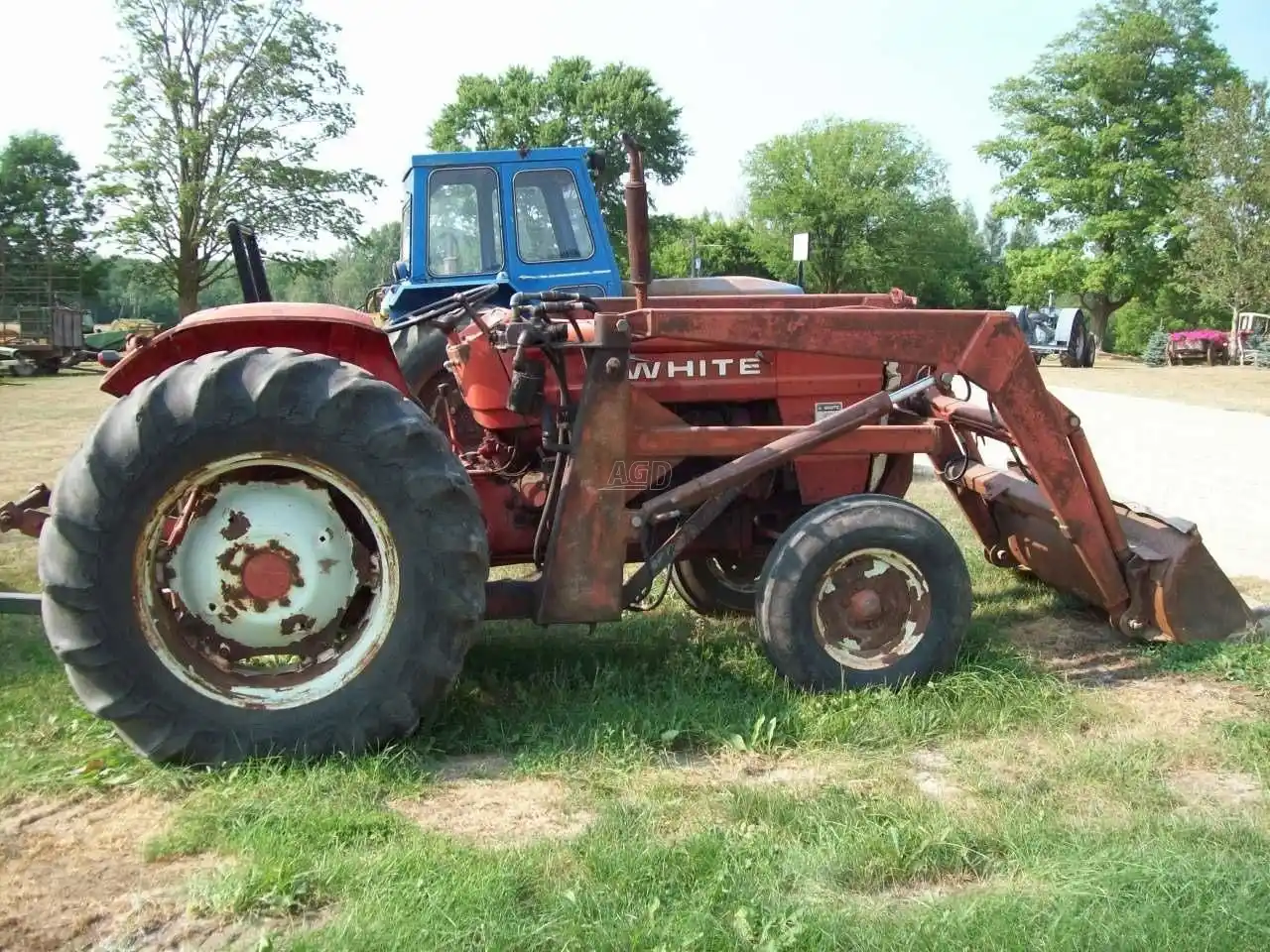 Gallery image 2 for Used Cockshutt 1365 Tractor