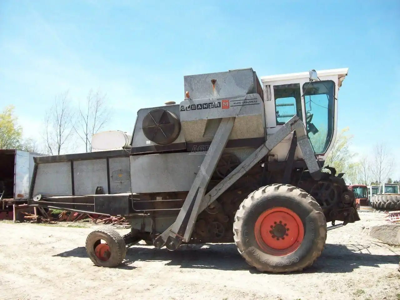 Gallery image 2 for Used Gleaner M Combine