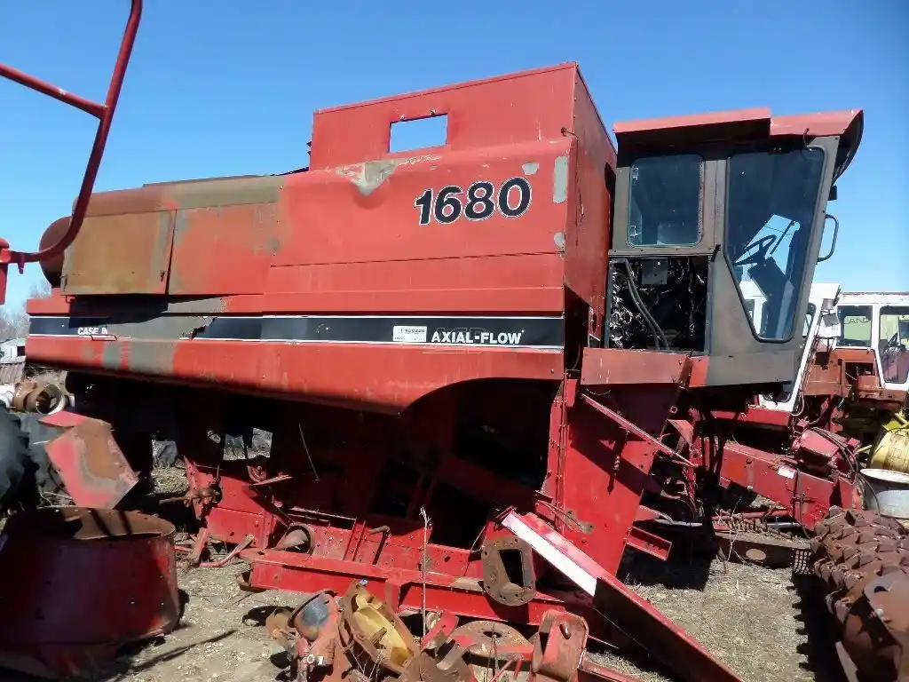 Gallery image 1 for Used Case IH 1680 Combine