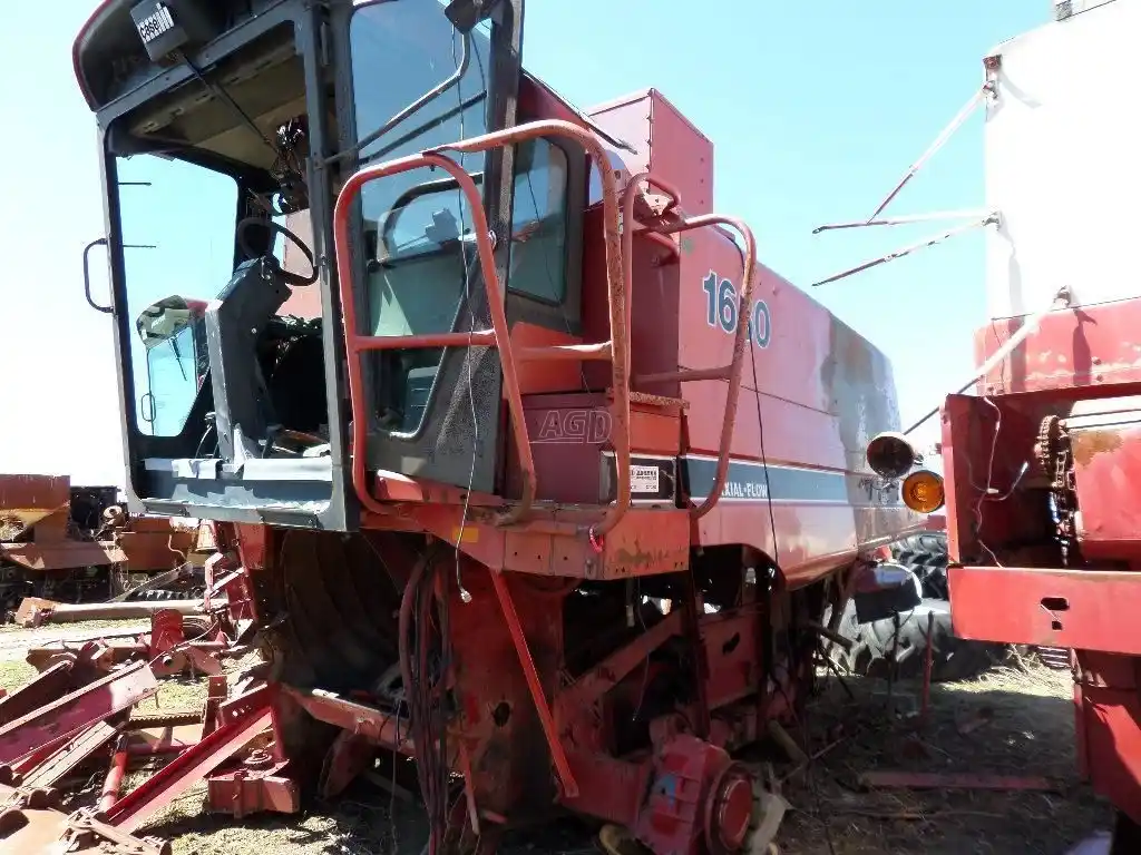 Gallery image 2 for Used Case IH 1680 Combine