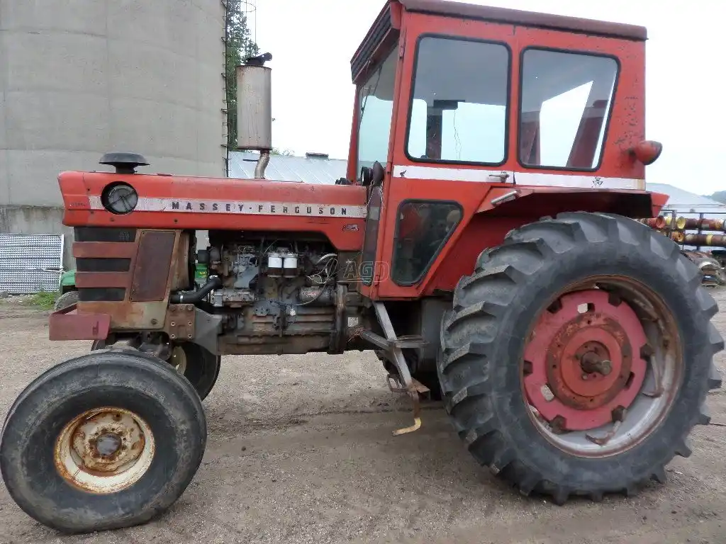 Gallery image 2 for Used 1970 Massey Ferguson 1100 Tractor
