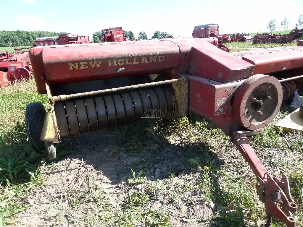 Gallery image 1 for Used New Holland 270 Square Baler - Small