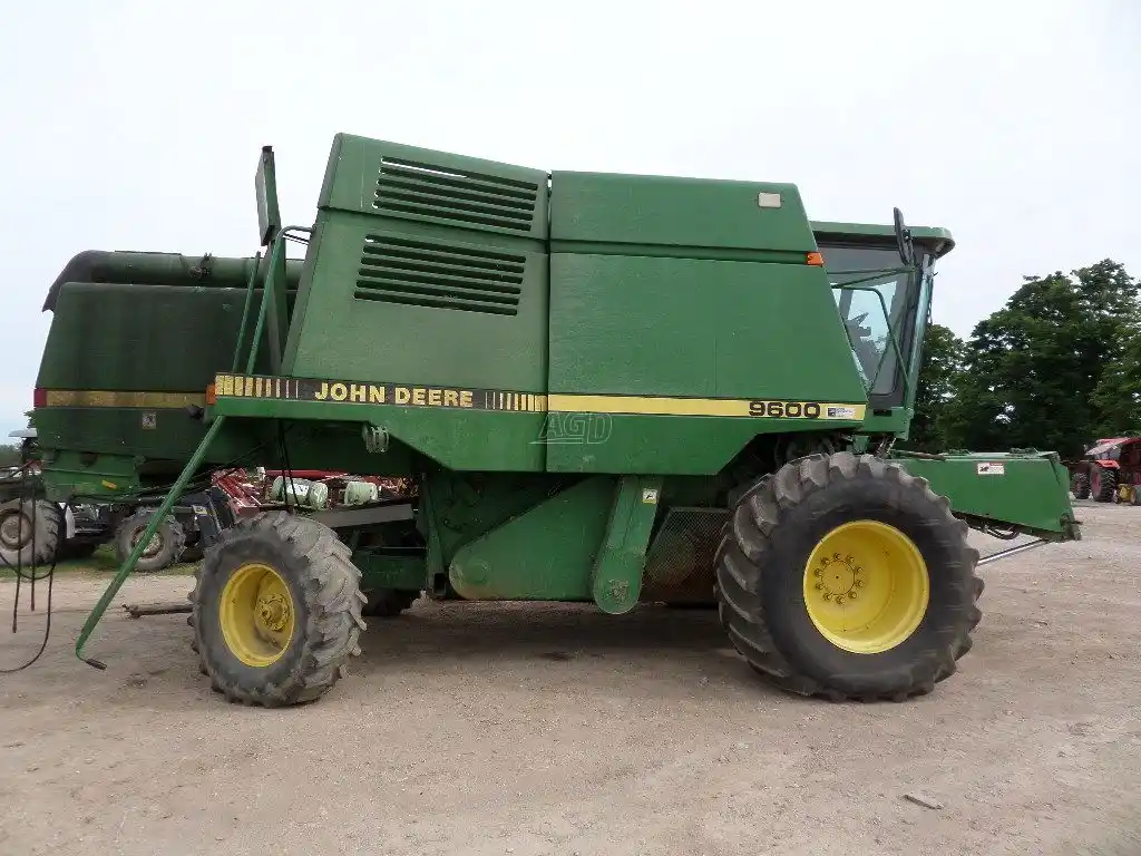 Gallery image 2 for Used John Deere 9600 Combine