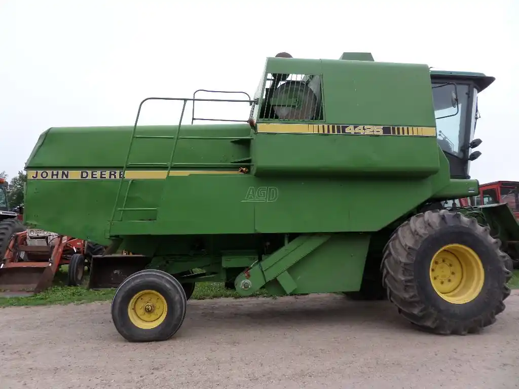 Gallery image 2 for Used John Deere 4425 Combine