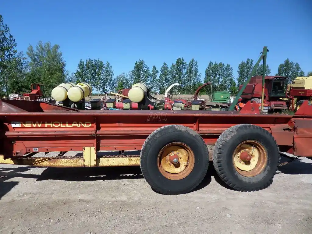 Gallery image 1 for Used New Holland 679 Manure Spreader