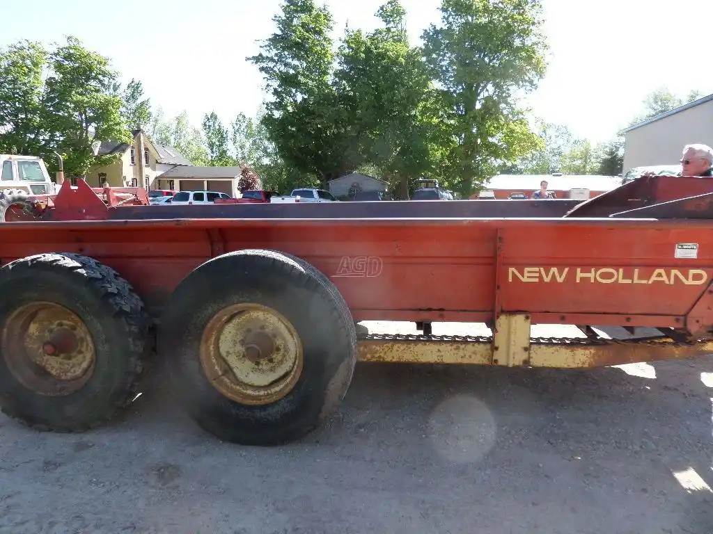Gallery image 2 for Used New Holland 679 Manure Spreader