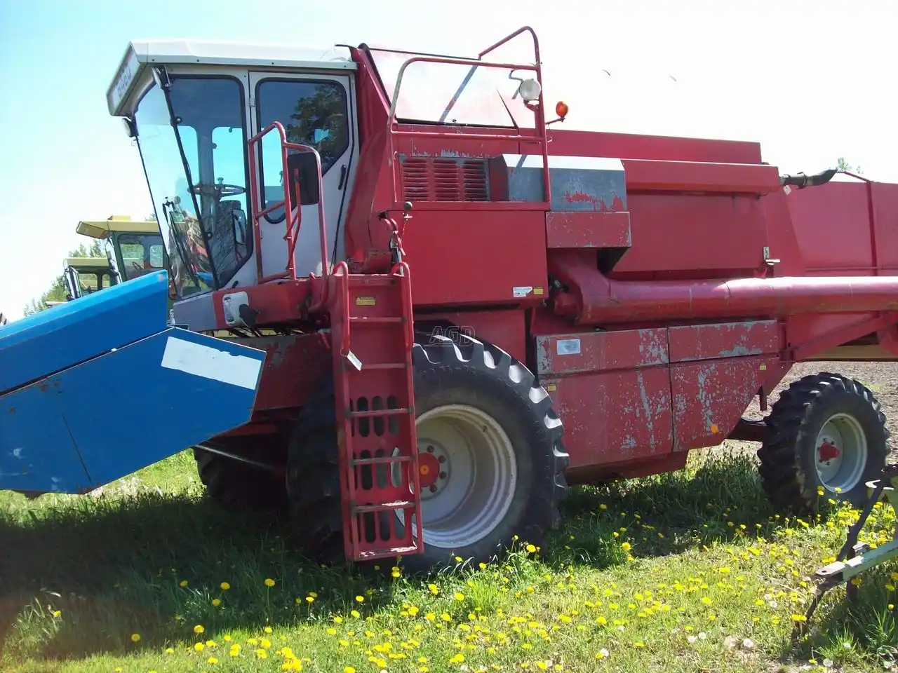 Gallery image 1 for Used Massey Ferguson 8460 Combine