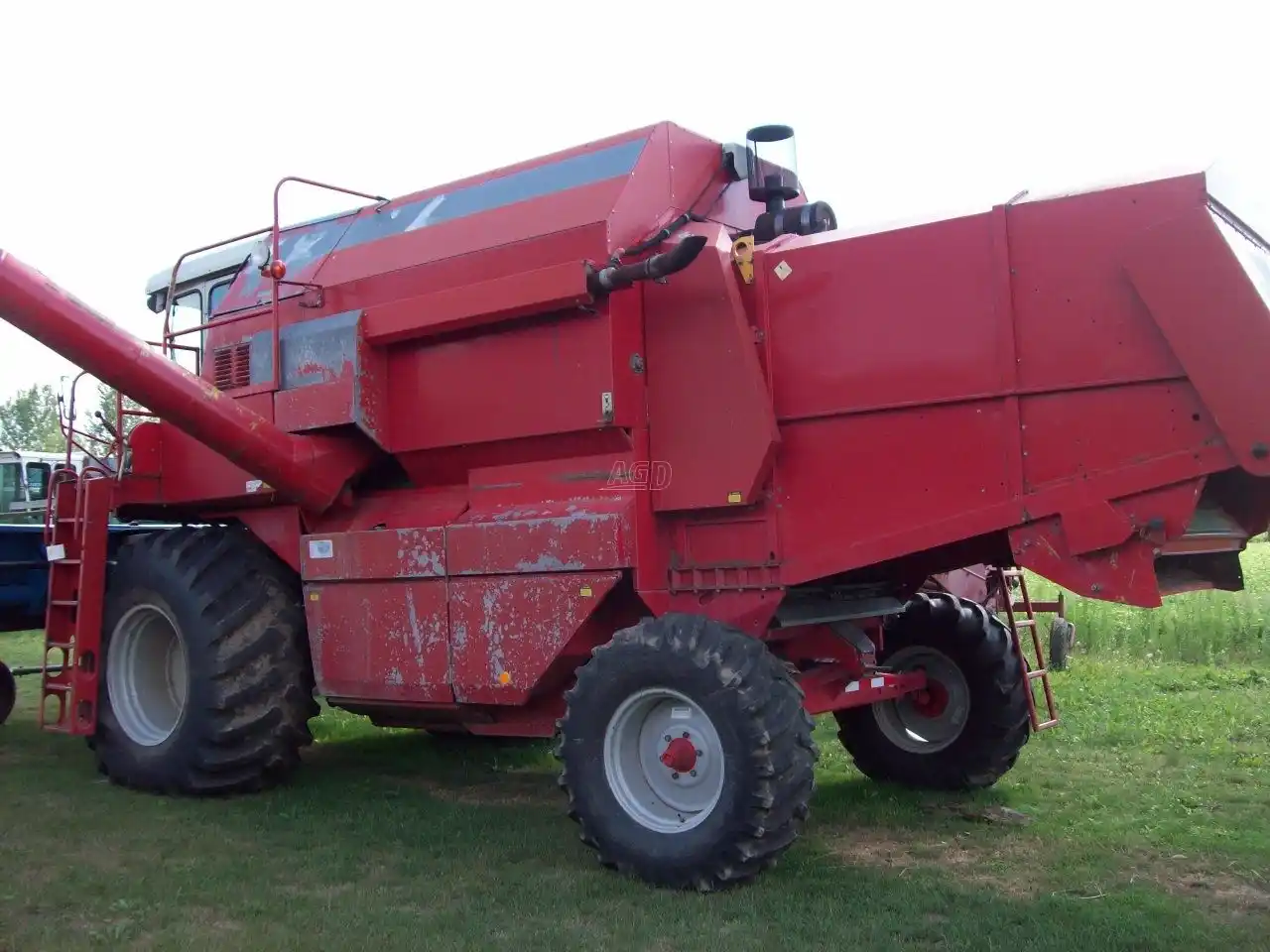 Gallery image 2 for Used Massey Ferguson 8460 Combine