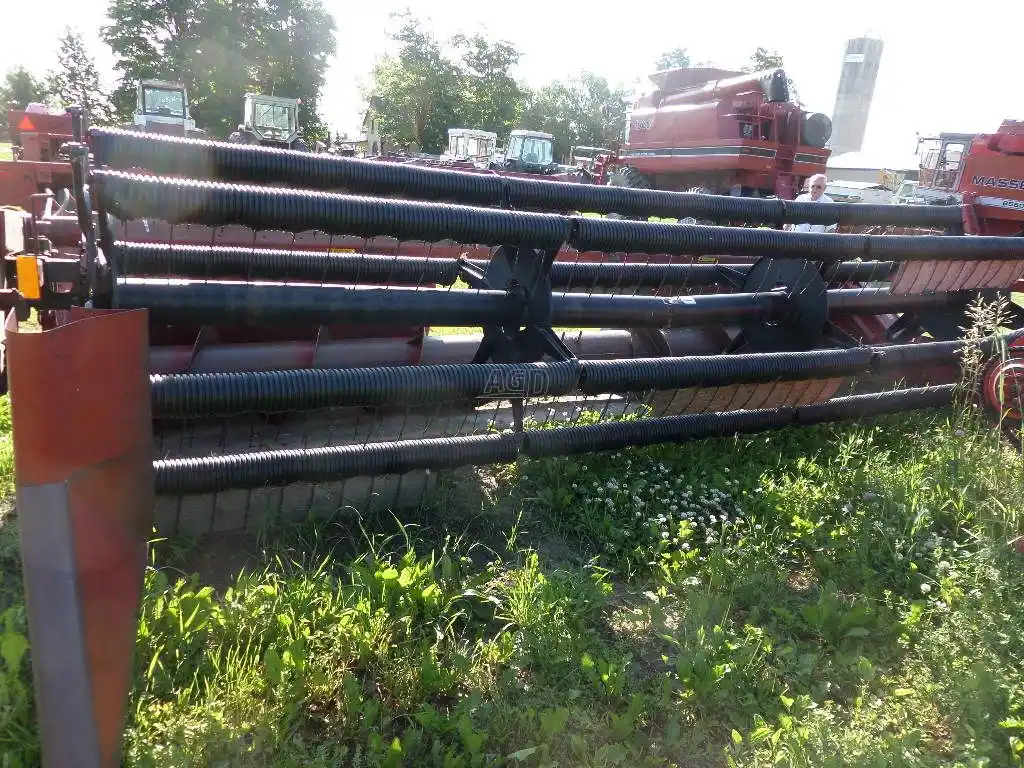 Gallery image 2 for Used International Harvester 820 Header - Flex