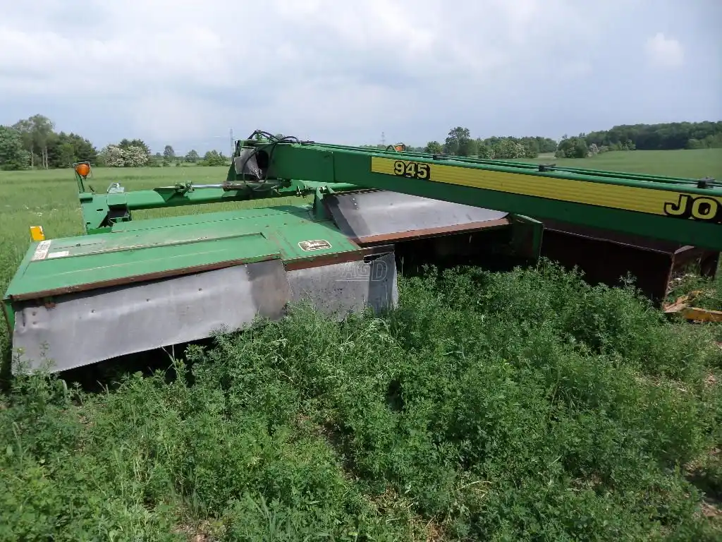 Gallery image 2 for Used John Deere 945 Disc Mower