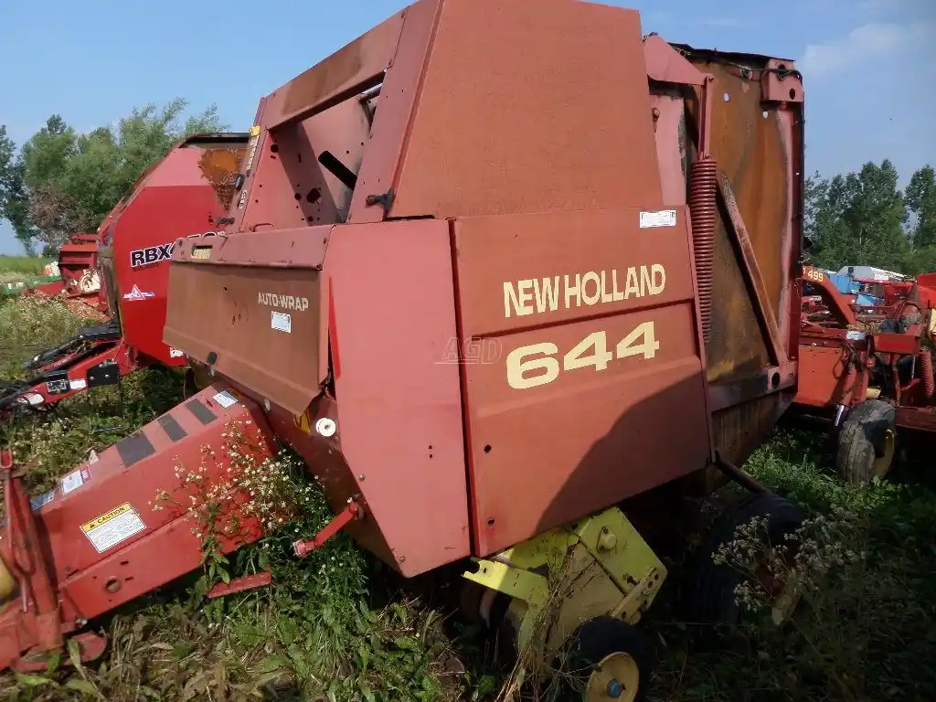 Gallery image 1 for Used New Holland 644 Round Baler