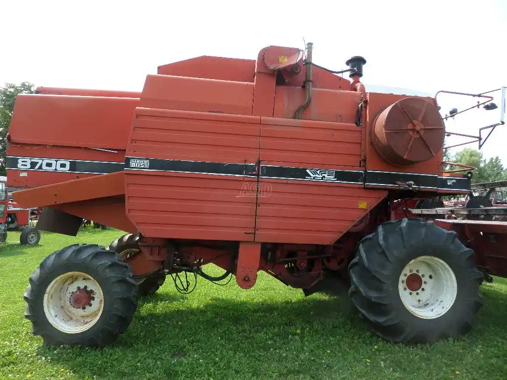 Gallery image 2 for Used White 8700 Combine