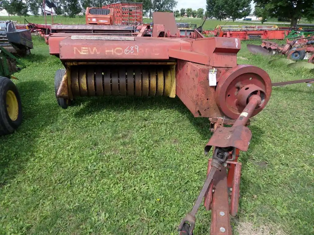 Gallery image 1 for Used New Holland 273 Square Baler - Small