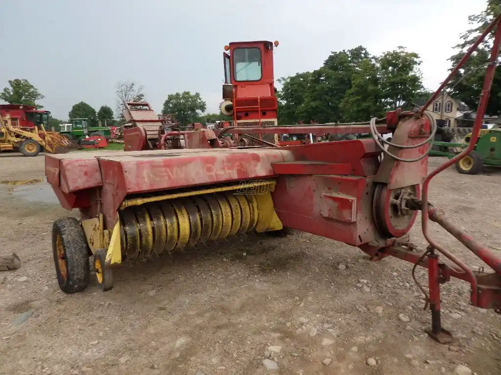 Gallery image 1 for Used New Holland 273 Square Baler - Small