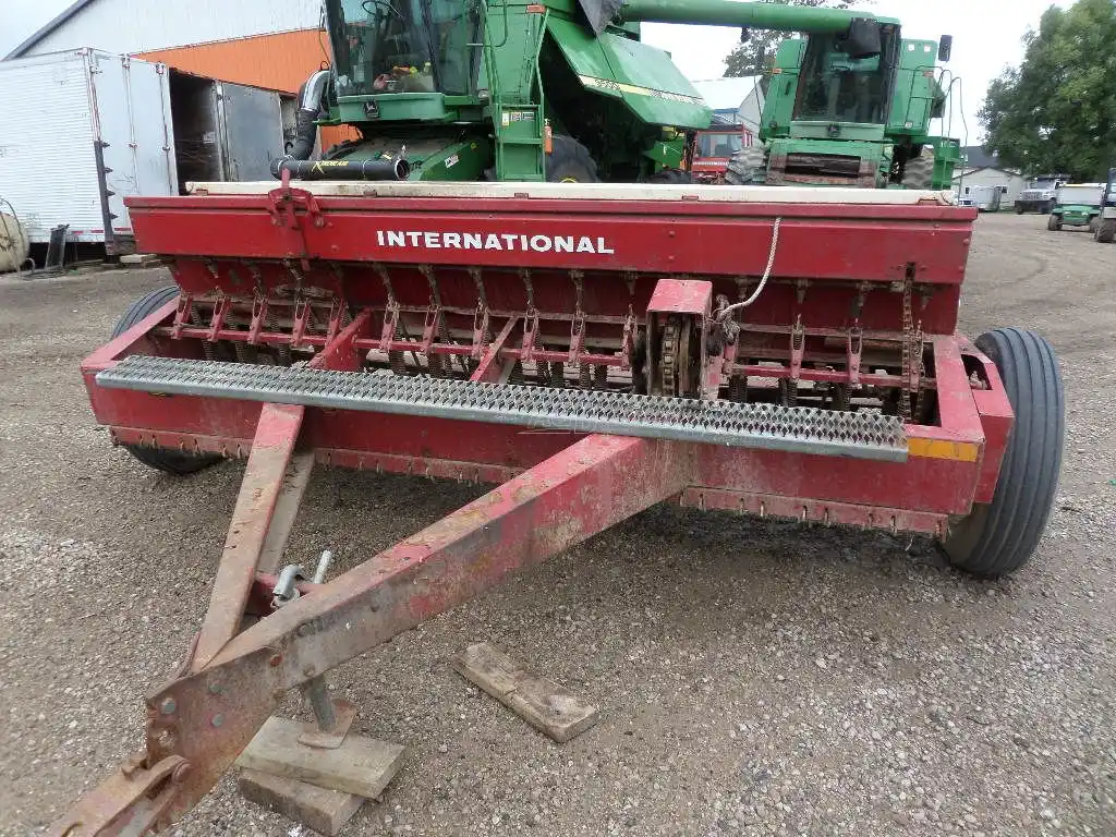 Gallery image 1 for Used International Harvester 510 Drill